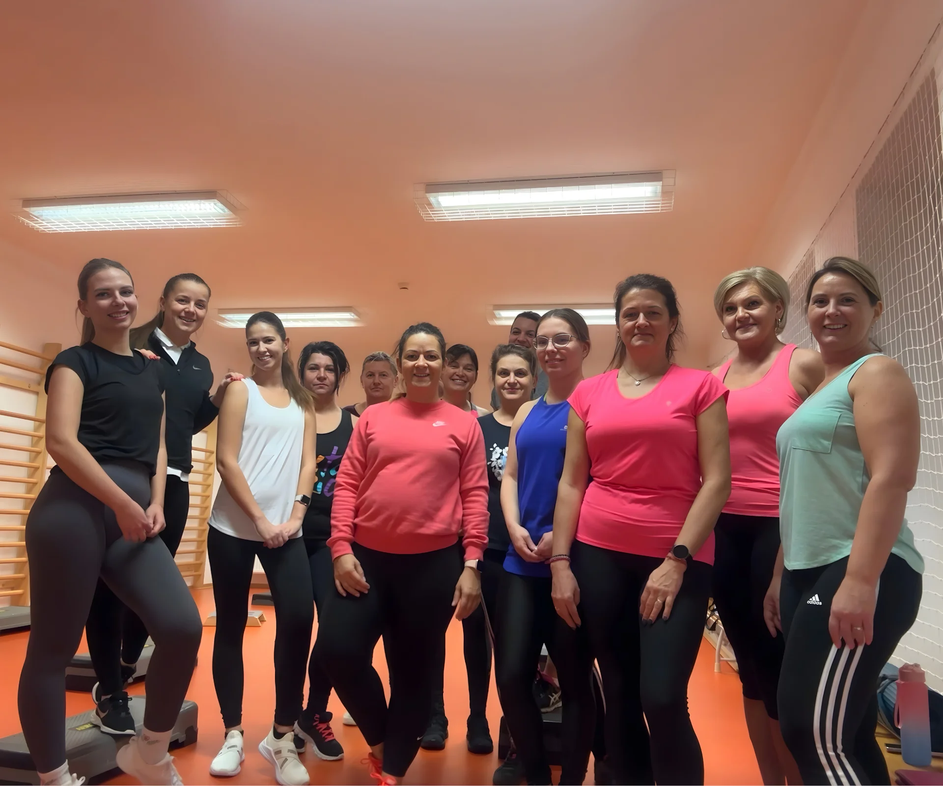 Csoportos aerobik edzés Guba Anettel